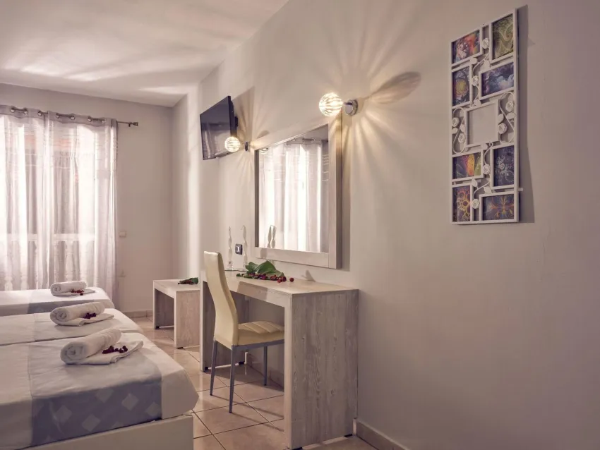 Savvas de Val ex Aeon Hotel 2*-14