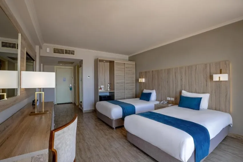 SEVEN SEAS JOLIE BAY  5*-14