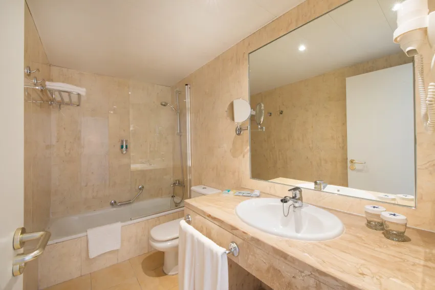 Iberostar Waves Ciudad Blanca 4*-21