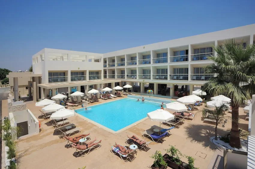 Nelia Gardens 4*-31