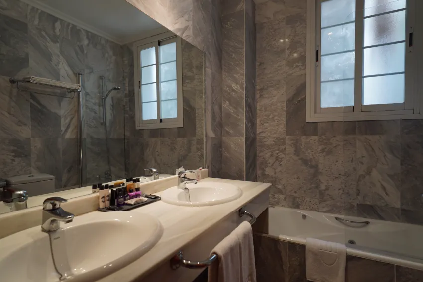 Artmadams Hotel 4*-65