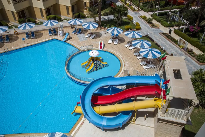 AMC ROYAL HOTEL & SPA  5*-25