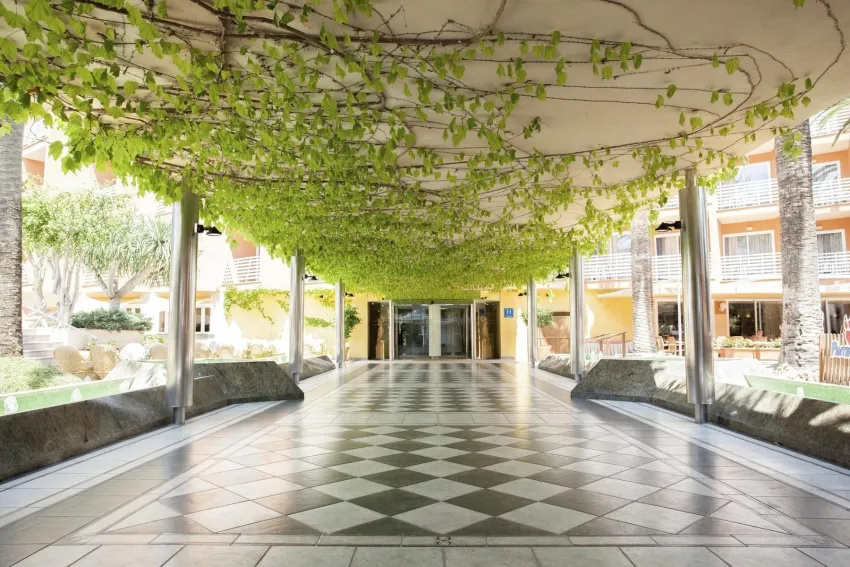 HM Isabela – Adults Only 4*-7