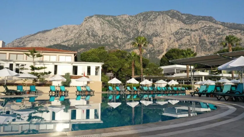 CRYSTAL FLORA BEACH RESORT  5*-28