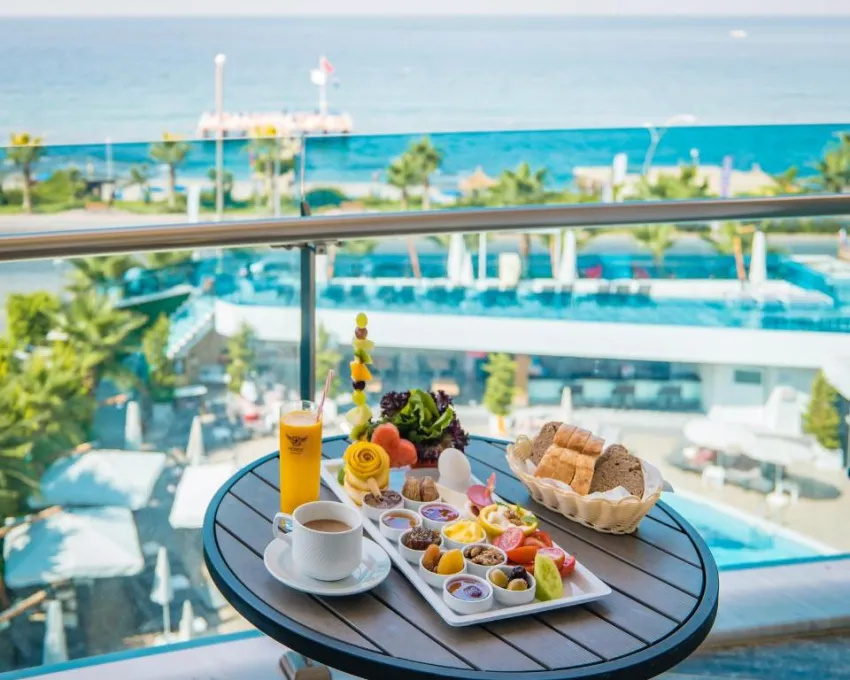 SUNPRIME C LOUNGE (ADULTS ONLY 16+)  5*-8