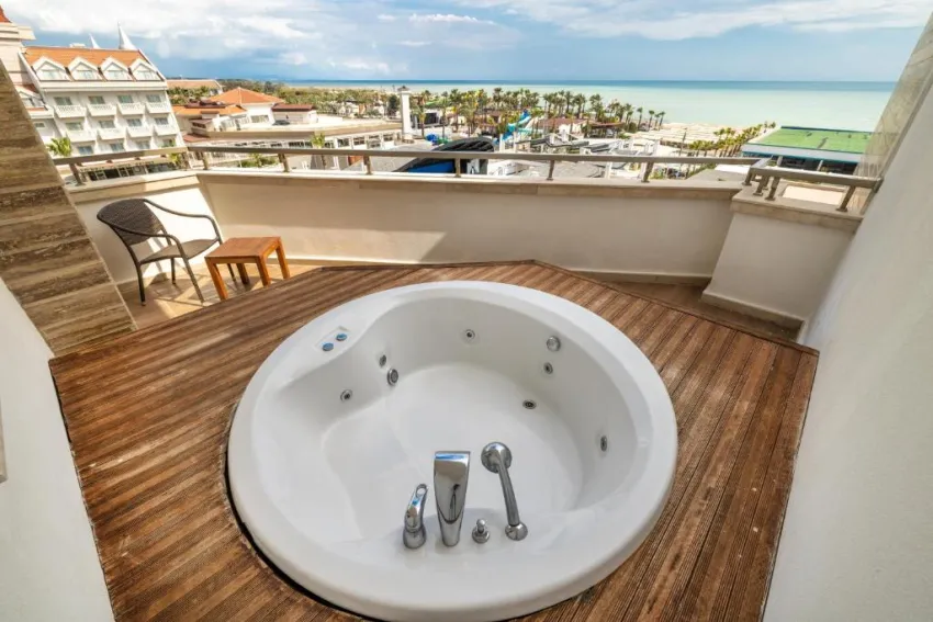 CRYSTAL WATERWORLD RESORT & SPA  5*-65