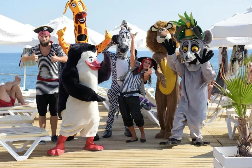 WHITE CITY BEACH (ADULTS ONLY 16+)  5*-28