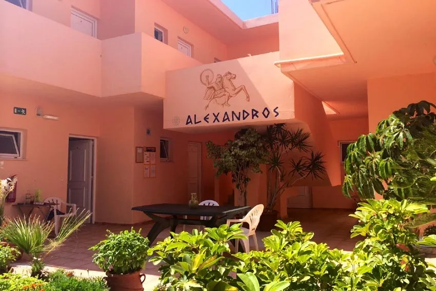 ALEXANDROS APARTMENTS 3*-6