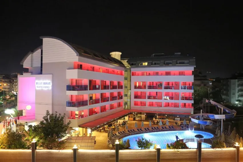 BLUE WAVE SUITE HOTEL  4*-4