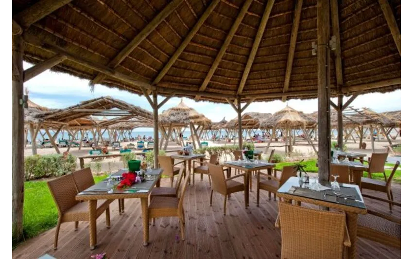 THE ORANGERS BEACH RESORT & BUNGALOW  4*-8