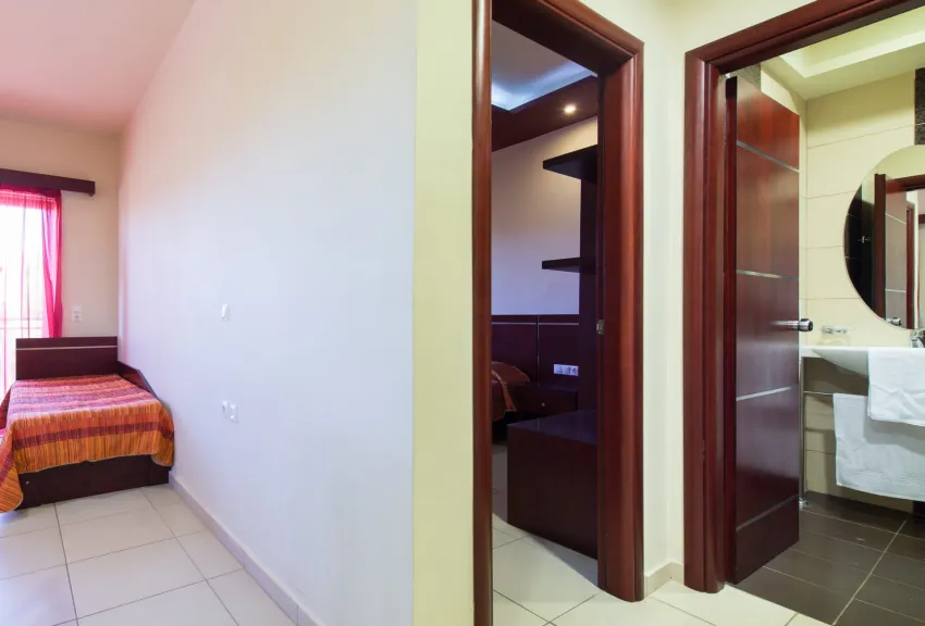 Canadian Hotel 3*-60