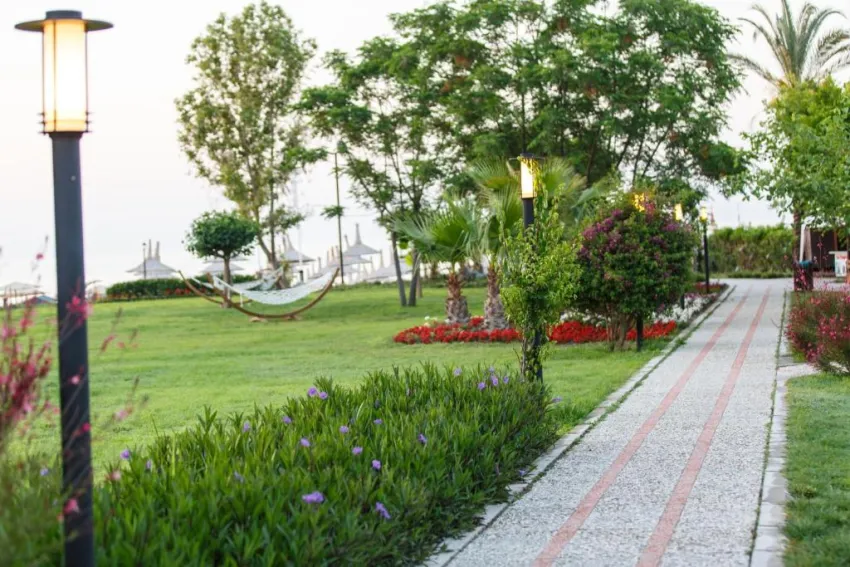 LUCIDA BEACH HOTEL  5*-14