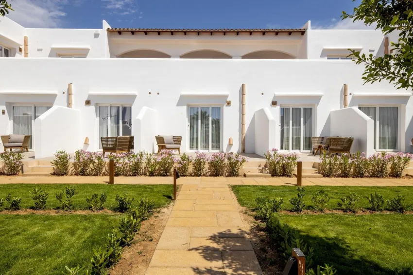 Eques Petit Resort 4*-8