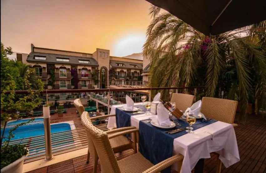 AMBASSADOR HOTEL  4*-9