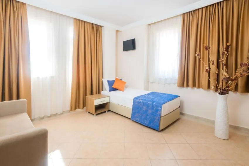 CATS GARDEN HOTEL  3*-4