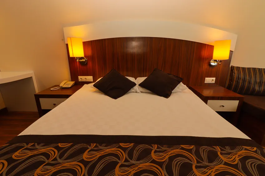 THRONE BEACH RESORT & SPA  5*-6