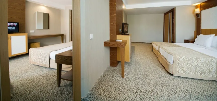 MC BEACH RESORT HOTEL  5*-8