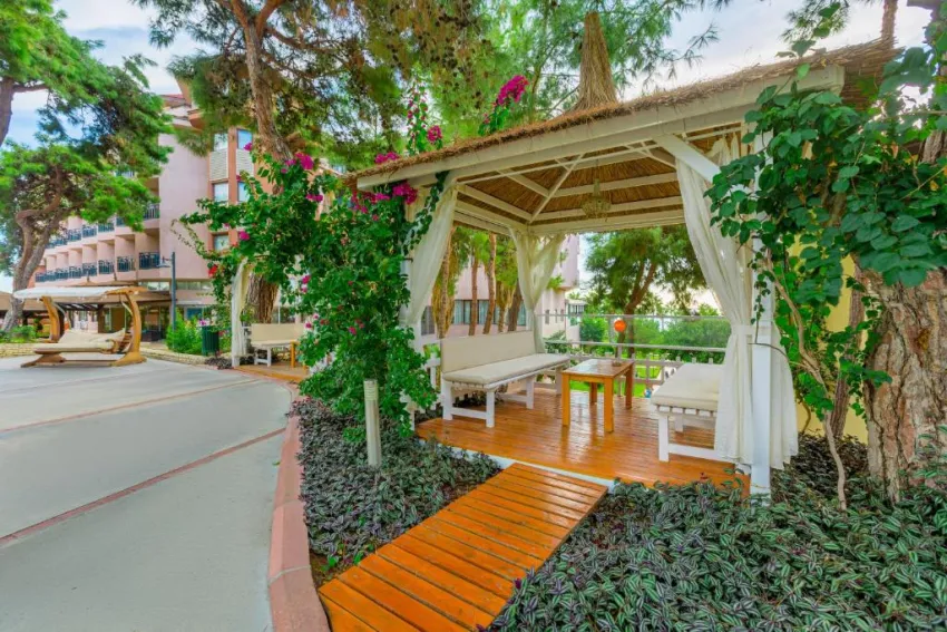 JUSTINIANO PARK CONTI  4*-5