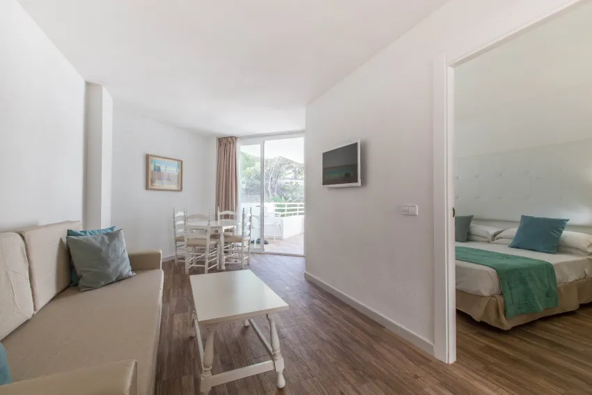 Fergus Cala Blanca Suites 4*-7