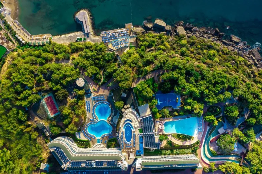 A GOOD LIFE UTOPIA FAMILY RESORT  4*-20