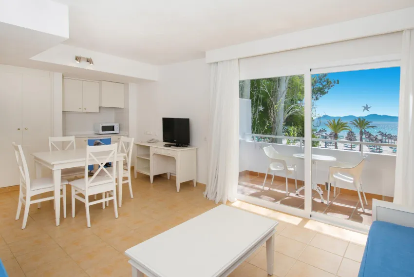 Iberostar Waves Ciudad Blanca 4*-23