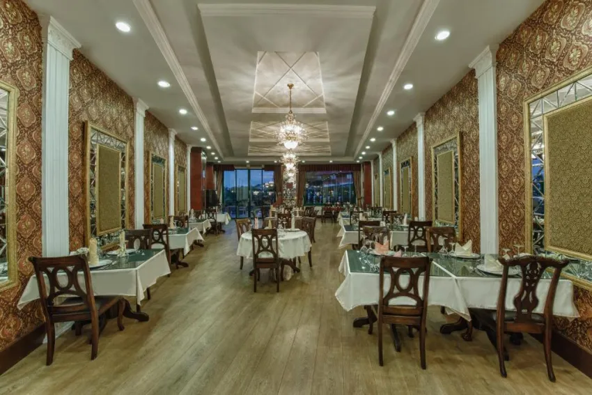 DELPHIN PALACE  5*-8