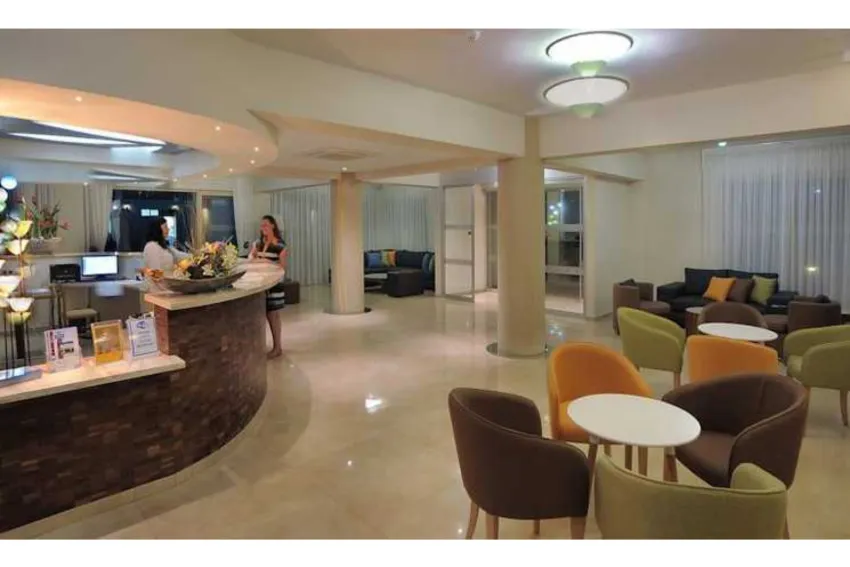 Nelia Gardens 3*-4