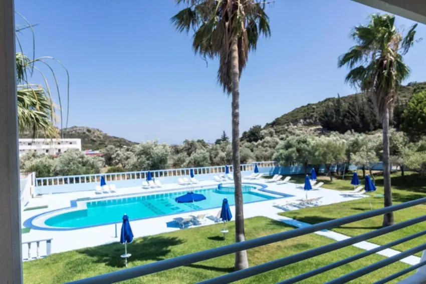 Tivoli Hotel and Apartments 3*-11