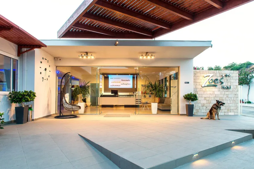 Zoes Hotel 3*-1