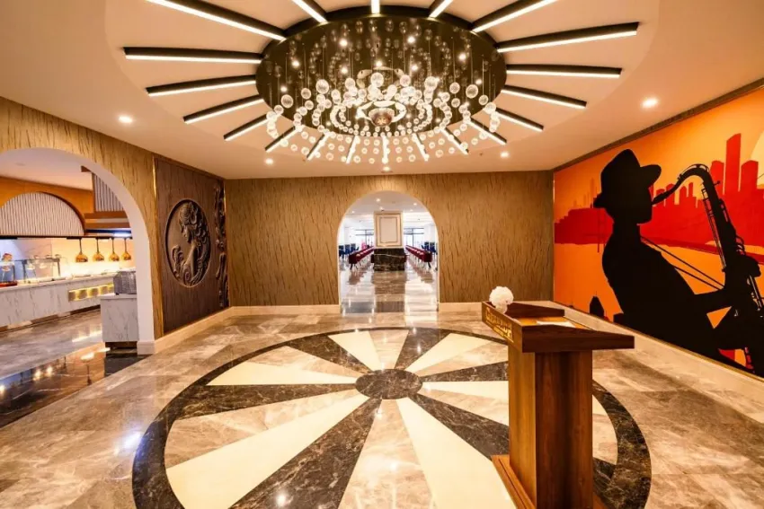 GRANADA LUXURY RED (ADULTS ONLY 16+)  5*-19