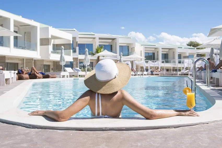 ALOE BOUTIQUE & SUITES Adults only 16+ 5*-6