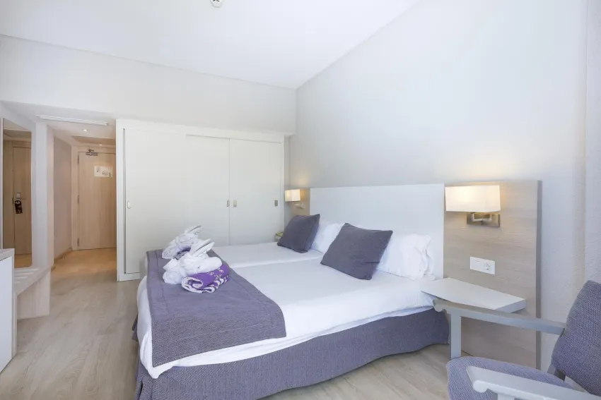 Marivent Be Live Adults Only 4*-26