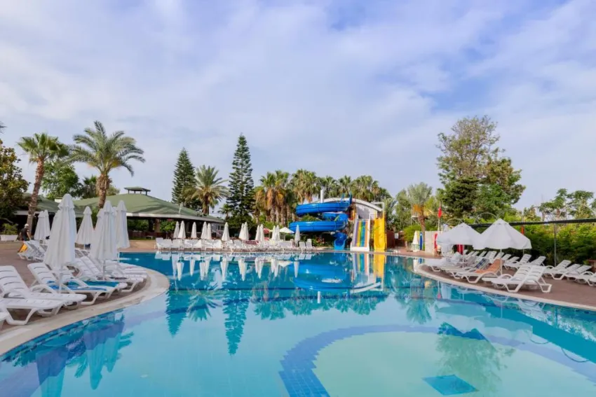 HOLIDAY GARDEN RESORT   5*-4