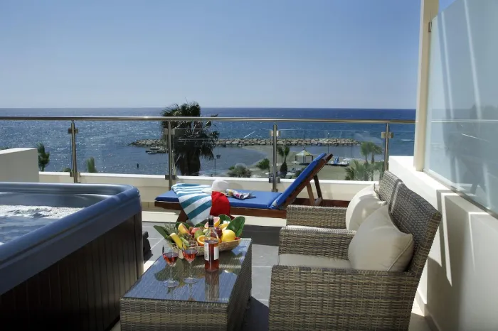 Golden Bay Beach 5* - Larnaca center - Cipru