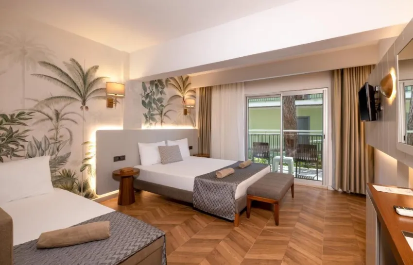 CRYSTAL FLORA BEACH RESORT  5*-58