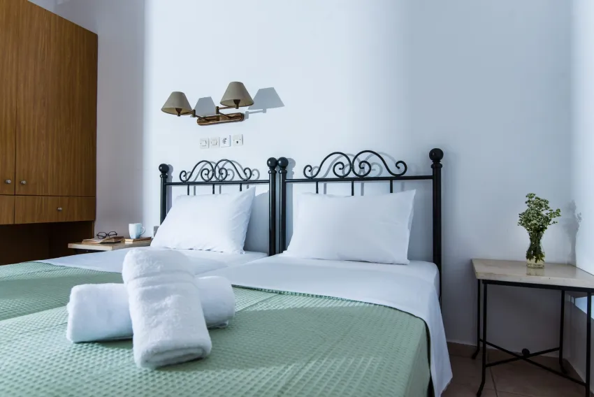 Newcastle Studios 3*-5