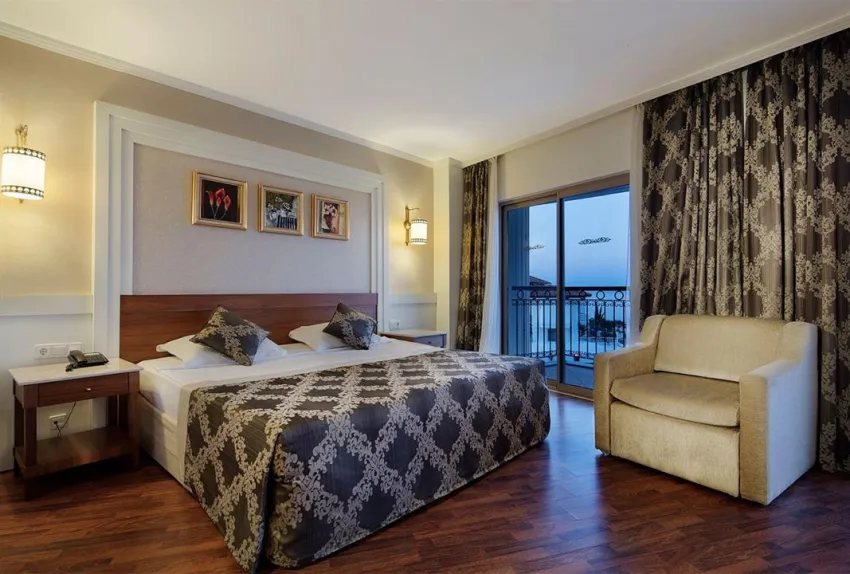 ALBA QUEEN HOTEL  5*-8