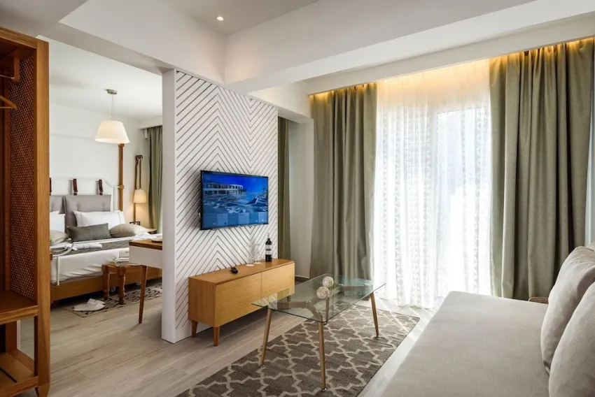 Solimar White Pearl (Adults Only 17+) 4*-7