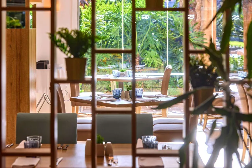 Zafiro Palmanova -90