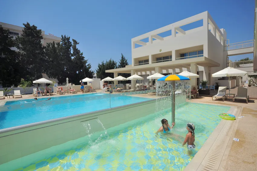Nelia Gardens 3*-23