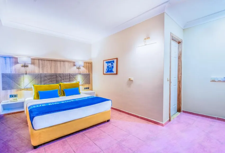 CLUB BIG BLUE SUITE HOTEL  4*-26
