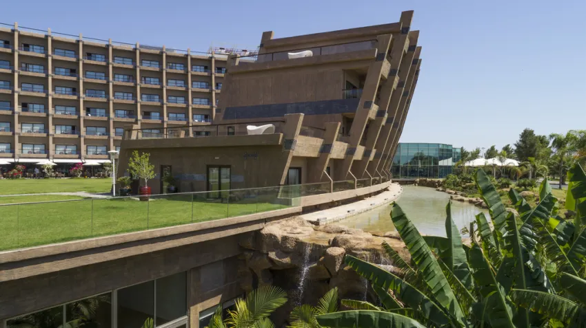 NOAH'S ARK DELUXE HOTEL & SPA  5*-11