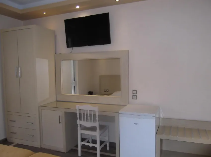 Mariana Hotel and Studios 3*-7