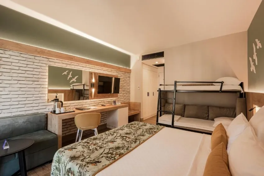 SAILORS BEACH CLUB  5*-13