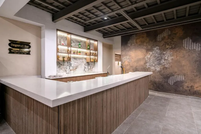 SUN HEAVEN QUEEN  4*-10