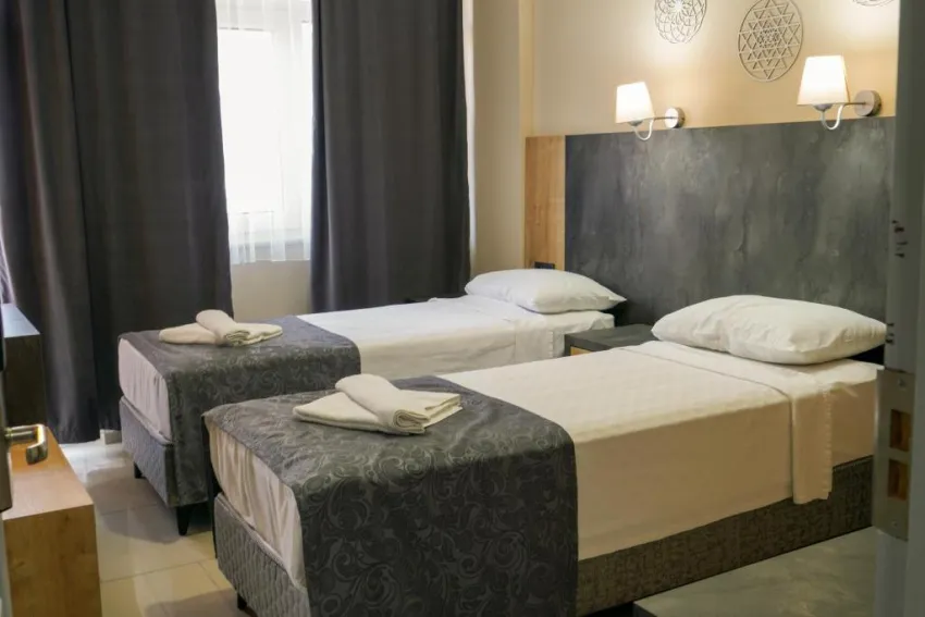 ANNA QUEEN HOTEL  2*-8