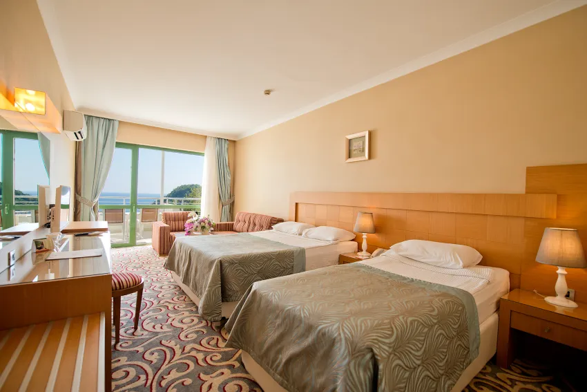 Q AVENTURA PARK HOTEL  5*-7