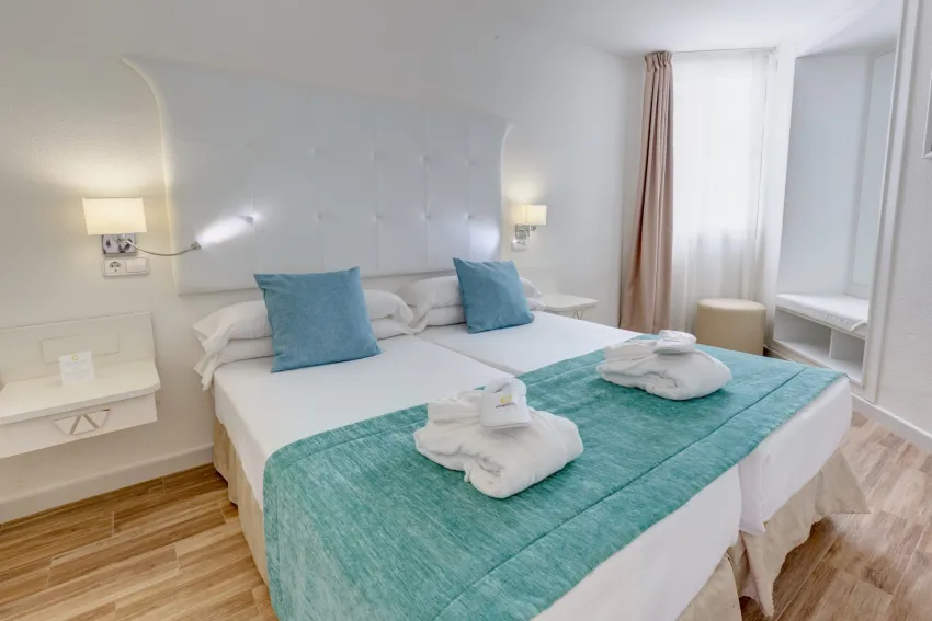 Fergus Cala Blanca Suites 4*-10