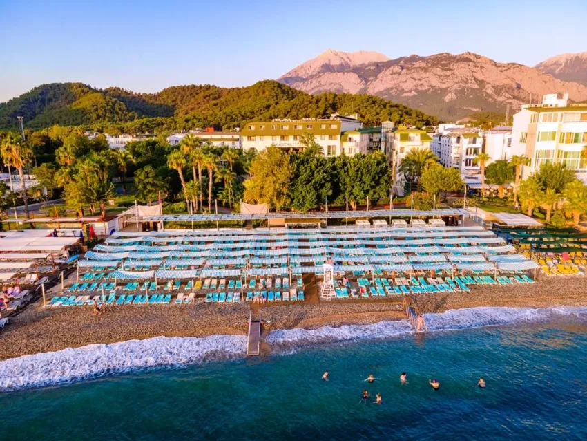 LANCORA BEACH HOTEL  4*-10