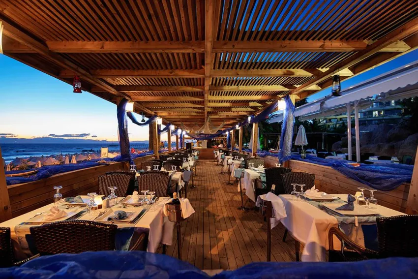 SUNRISE QUEEN LUXURY HOTEL  5*-9